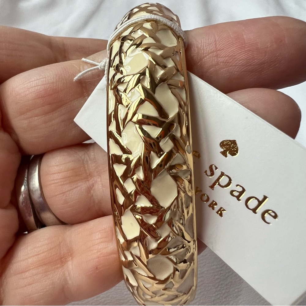 Kate Spade gold tone cream enamel wide bangle bracelet BNWT - Picture 10 of 16